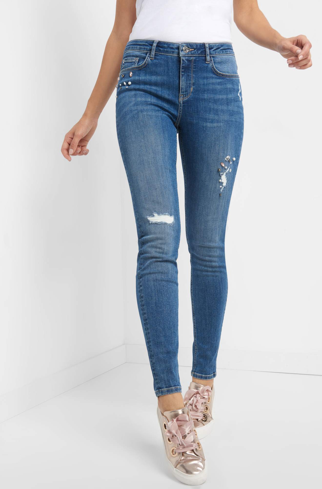 Jeans mit Glitzersteinen